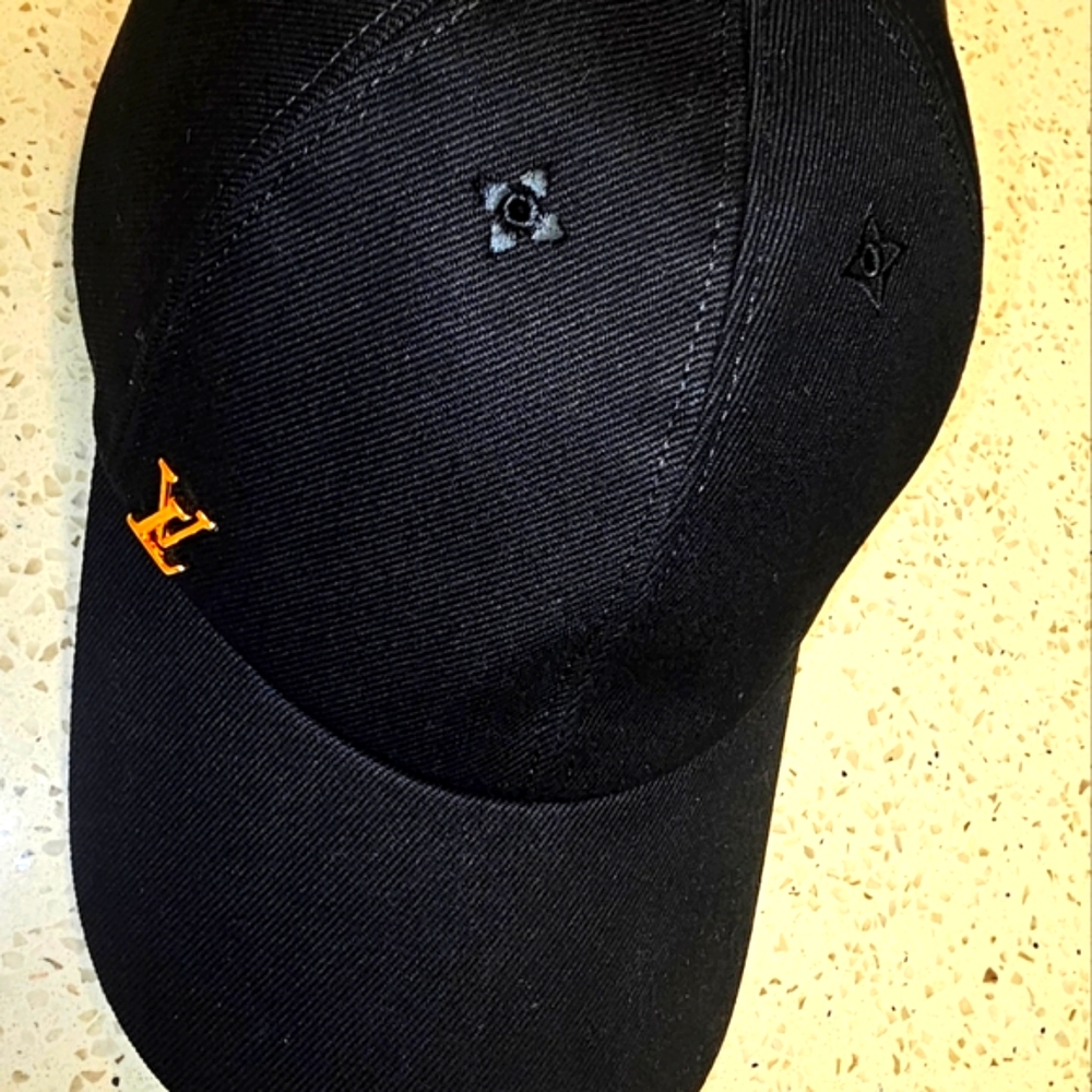 Louis Vuitton baseball cap. Authenticity guaranteed.